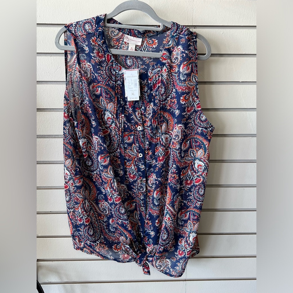 CB EST. 1962 Women’s Sleeveless Button Down Top XL. Unique Print. NWT!